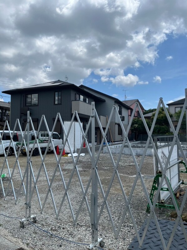 建築中