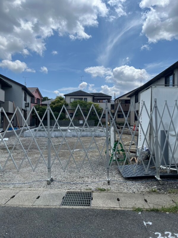 建築中