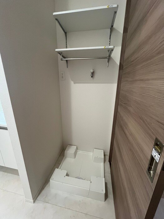 物件内観写真18　(洗濯機置場)