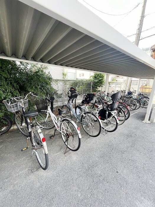 物件外観写真5　(駐輪場)