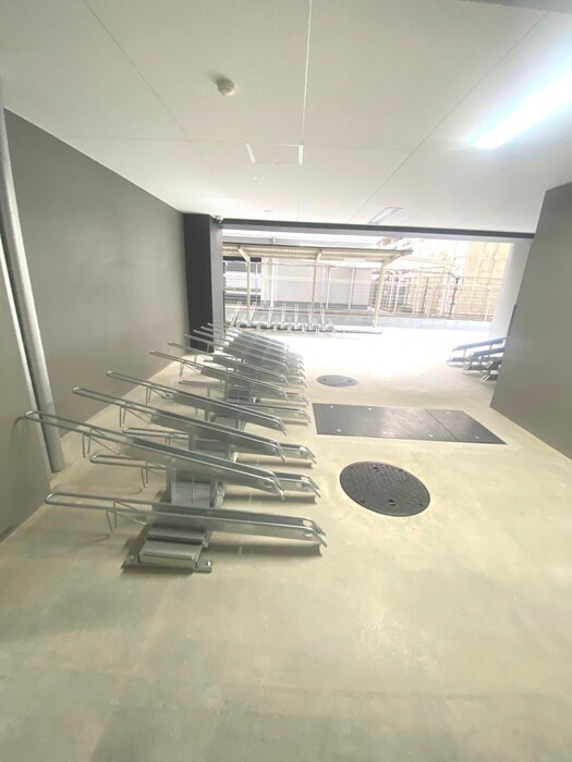 物件外観写真4　(駐輪場)