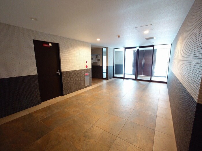 物件外観写真2　(エントランス部分)