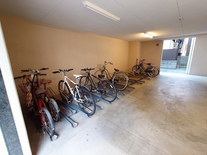物件外観写真3　(駐輪場)