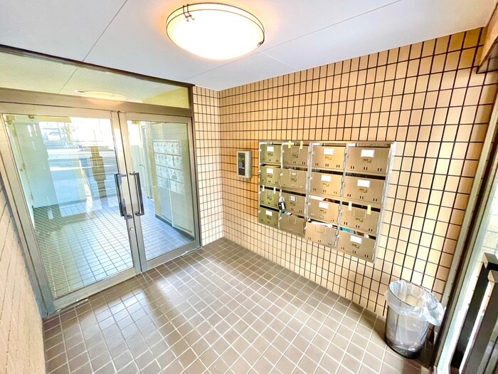 物件外観写真3　(エントランス部分)