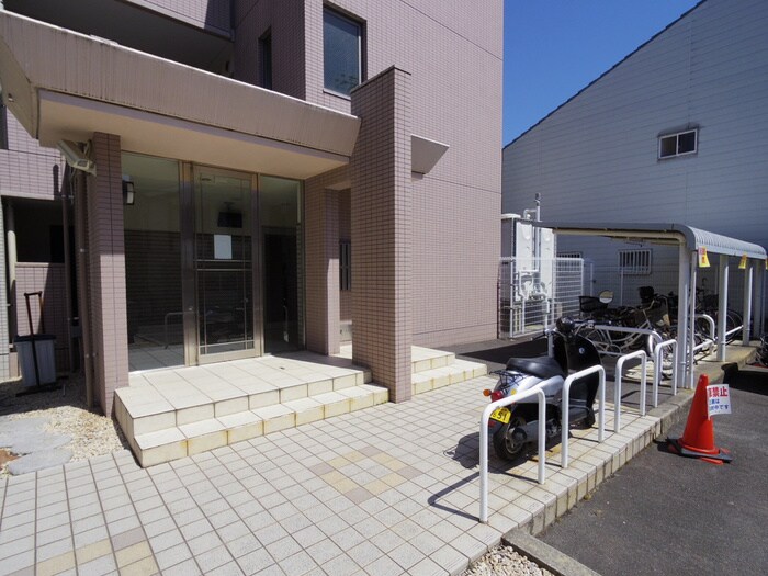 物件外観写真4　(エントランス部分)