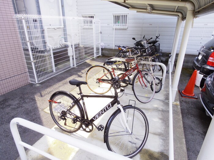 物件外観写真5　(駐輪場)