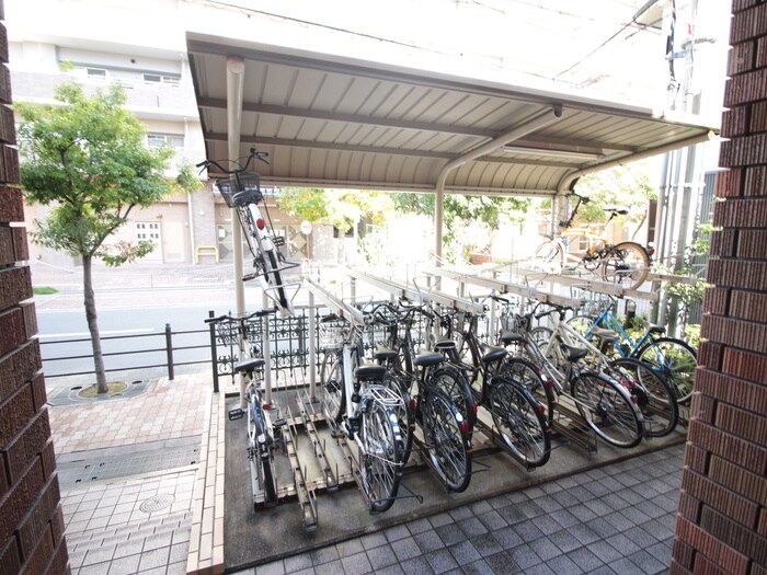 物件外観写真5　(駐輪場)