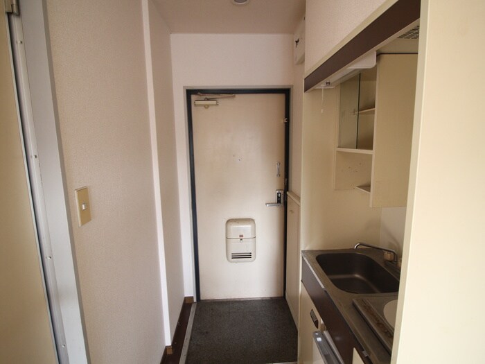 物件内観写真4　(玄関)