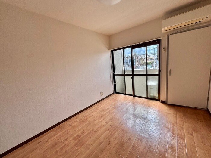 物件内観写真4　(居室)