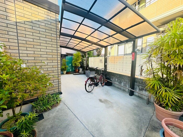 物件外観写真6　(駐輪場)