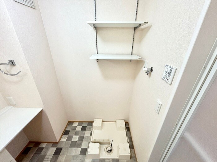 物件内観写真13　(洗濯機置場)