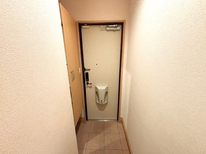 物件内観写真18　(玄関)