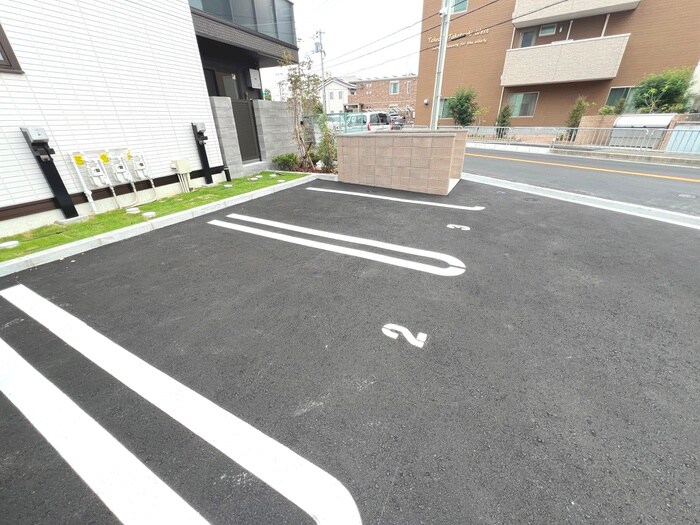物件外観写真4　(駐車場)