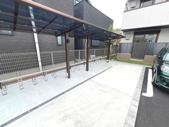 物件外観写真5　(駐輪場)