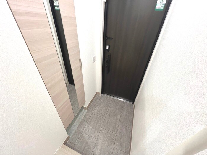 物件内観写真11　(玄関)