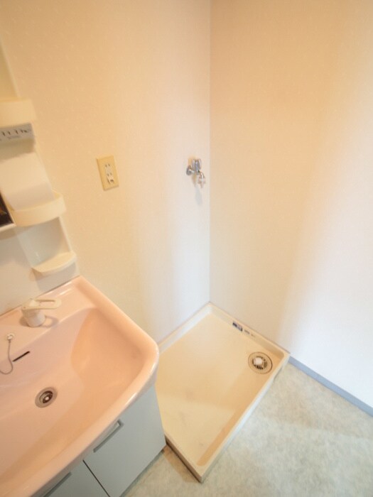 物件内観写真13　(洗濯機置場)