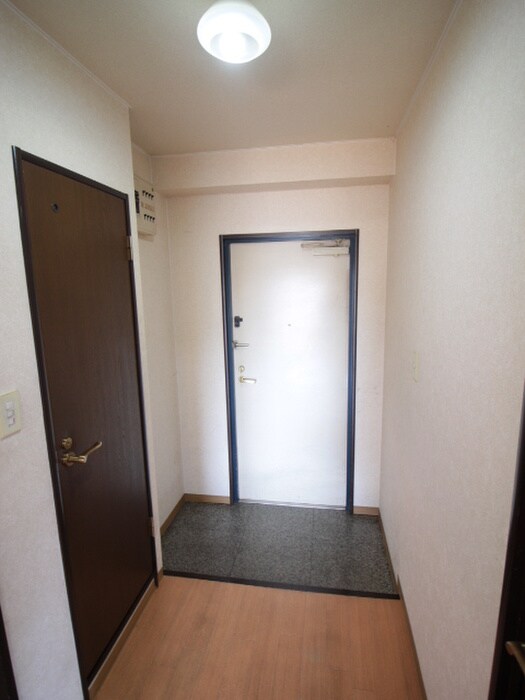 物件内観写真17　(玄関)