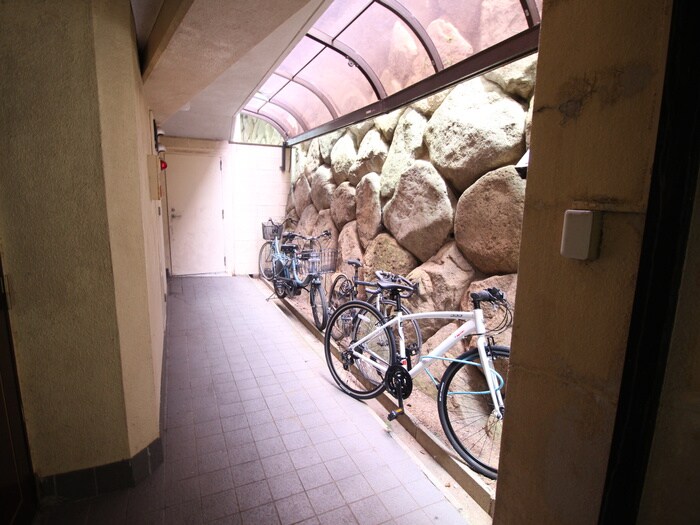 物件外観写真2　(駐輪場)