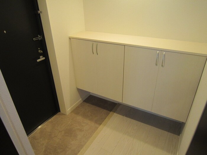 物件内観写真7　(玄関)