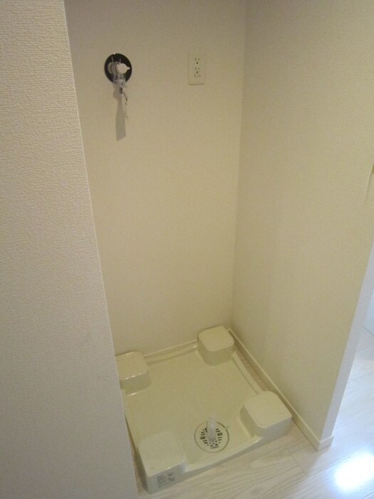 物件内観写真10　(洗濯機置場)