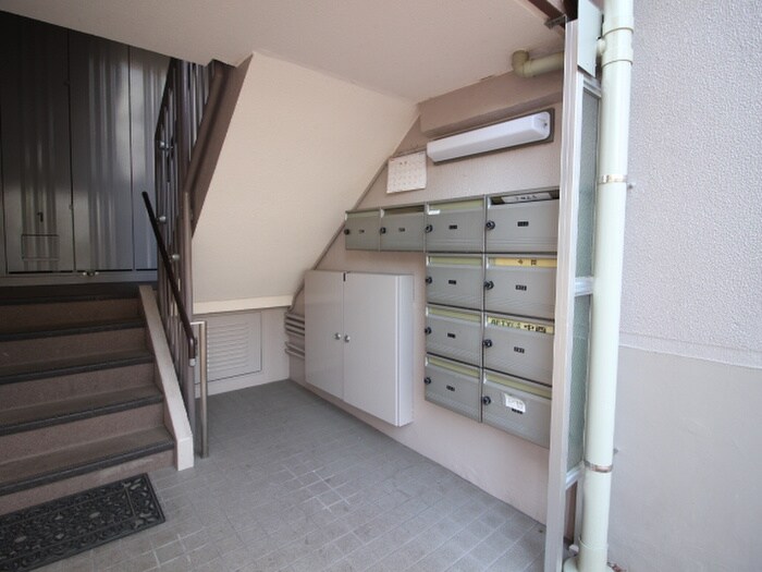 物件外観写真6　(エントランス部分)