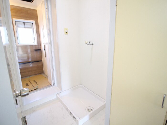 物件内観写真10　(洗濯機置場)