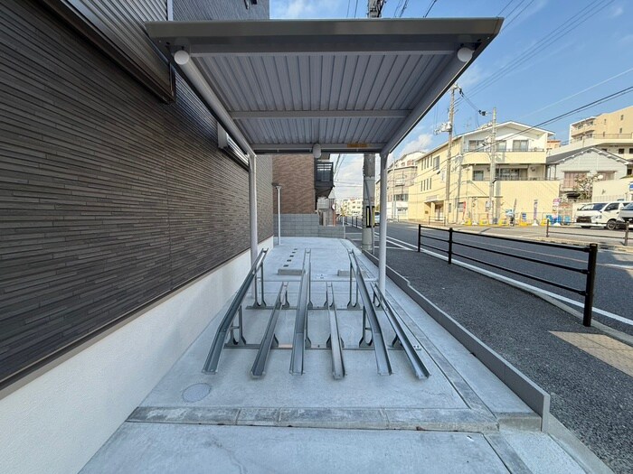 物件外観写真5　(駐輪場)