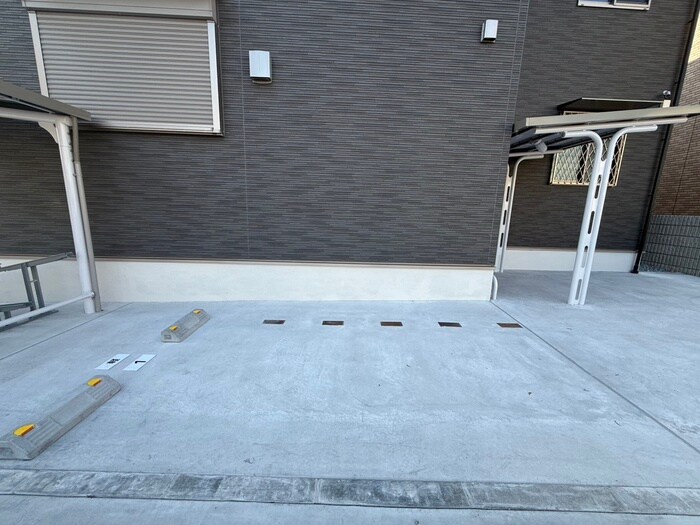 物件外観写真6　(駐車場)