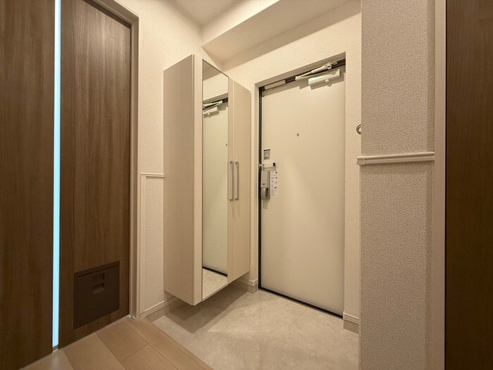 物件内観写真13　(玄関)