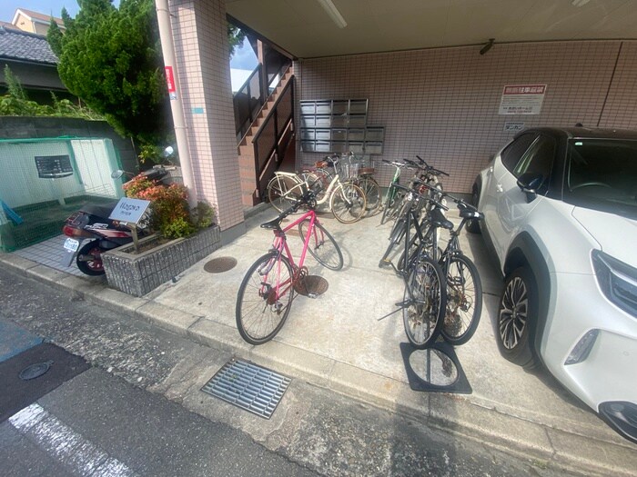 物件外観写真5　(駐輪場)
