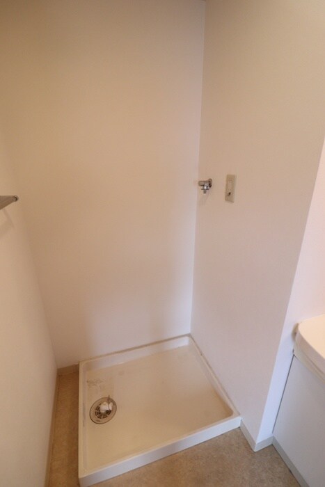 物件内観写真13　(洗濯機置場)