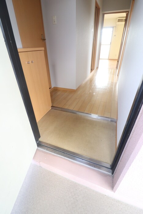 物件内観写真16　(玄関)