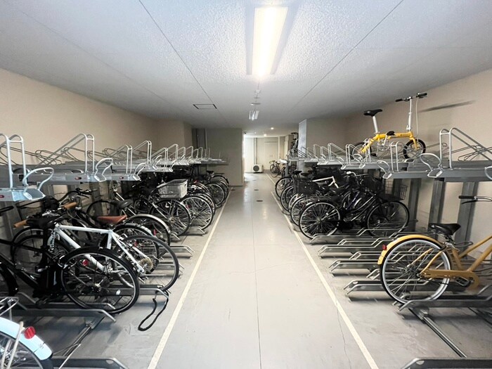 物件外観写真3　(駐輪場)