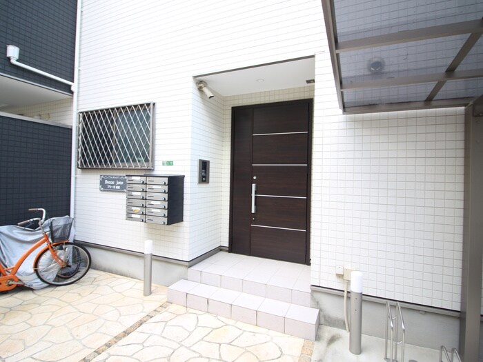 物件外観写真4　(エントランス部分)