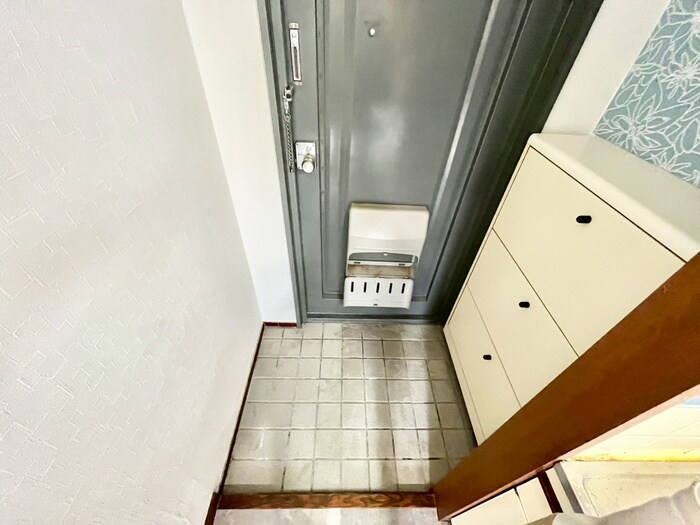 物件内観写真12　(玄関)