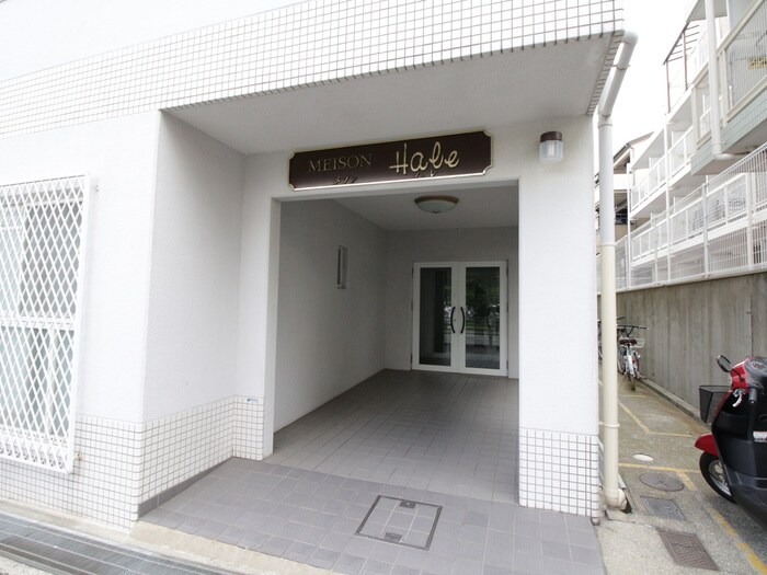 物件外観写真2　(エントランス部分)