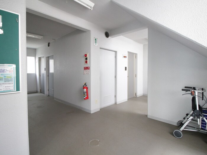 物件外観写真4　(エントランス部分)