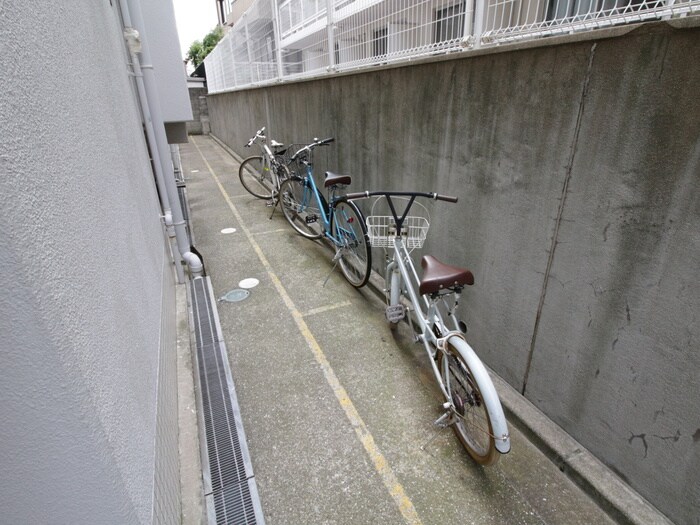 物件外観写真5　(駐輪場)