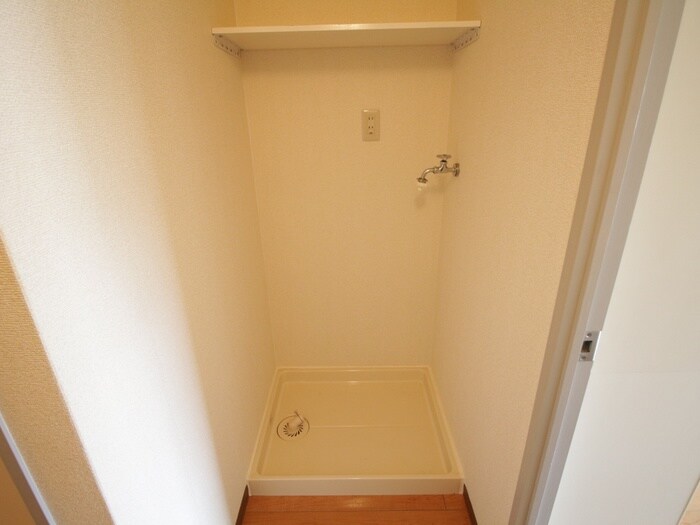 物件内観写真11　(洗濯機置場)