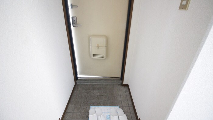 物件内観写真14　(玄関)