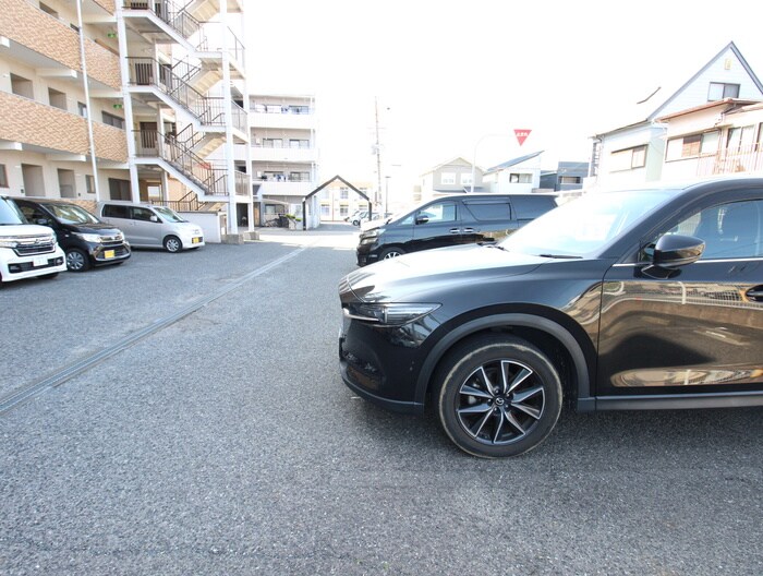 物件外観写真2　(駐車場)