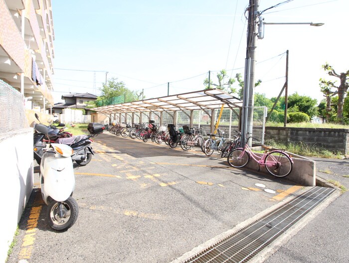 物件外観写真3　(駐輪場)