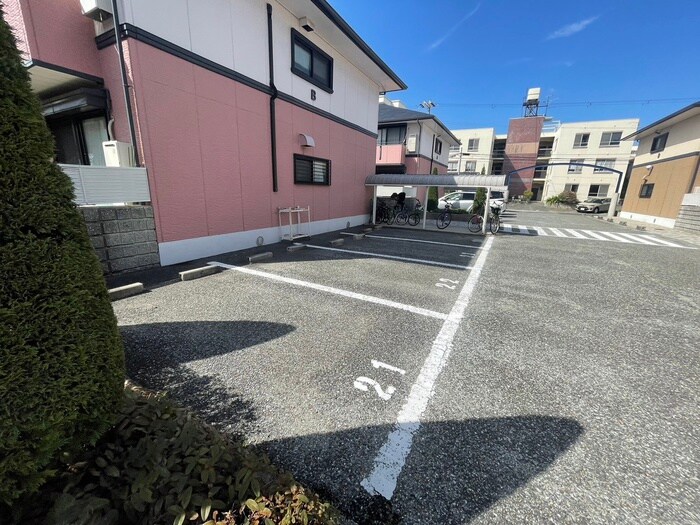 物件外観写真3　(駐車場)