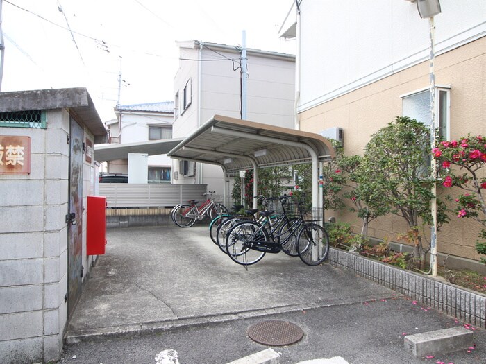 物件外観写真4　(駐輪場)