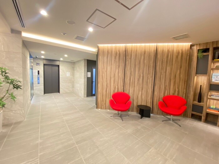 物件外観写真3　(エントランス部分)