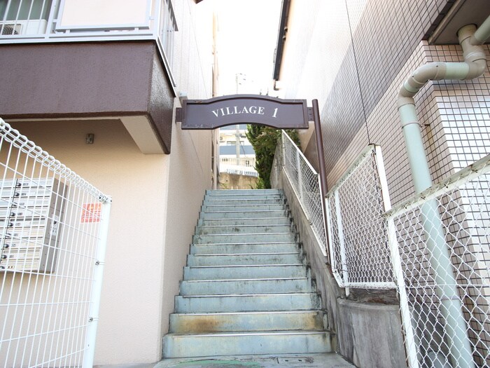 物件外観写真4　(エントランス部分)