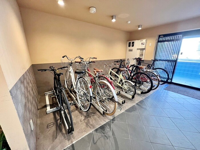 物件外観写真2　(駐輪場)