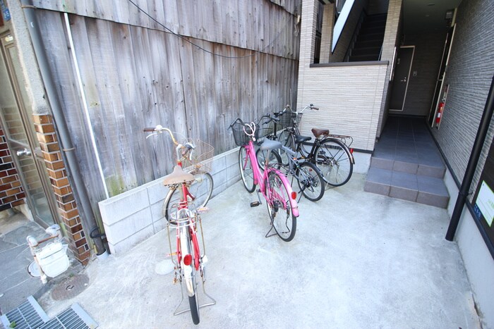 物件外観写真6　(駐輪場)