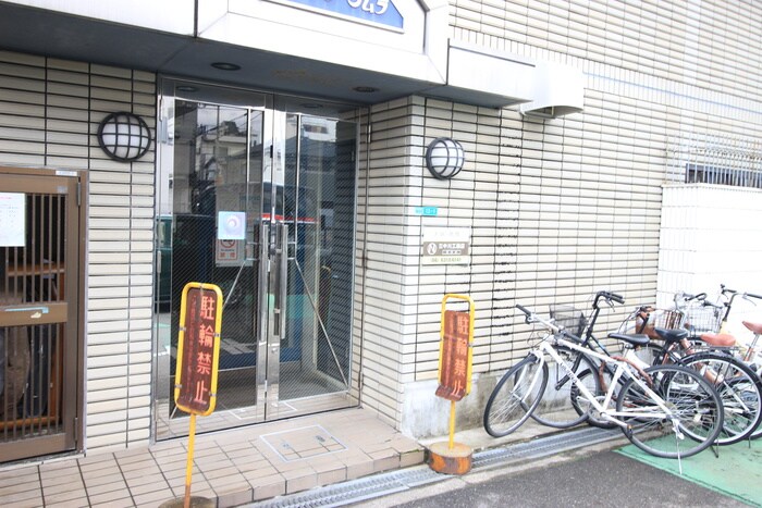 物件外観写真5　(エントランス部分)
