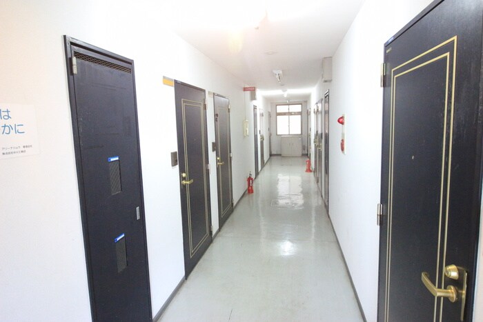 物件外観写真6　(エントランス部分)